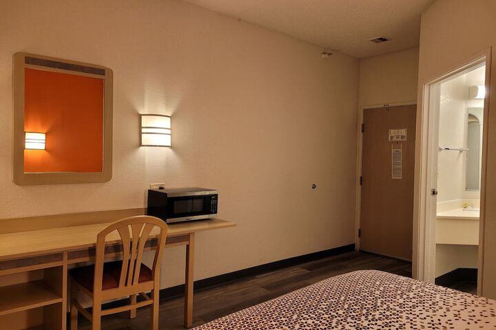 1 Double Bed Accessible (29 of 40)