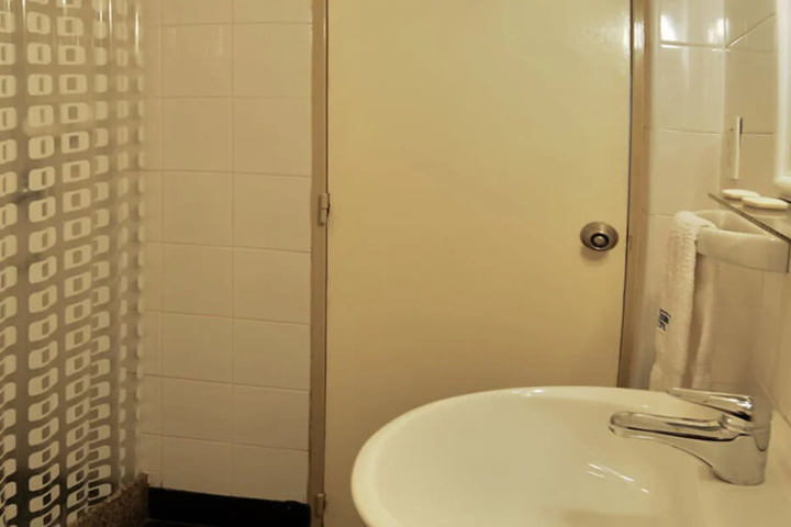 Room 10 of 14