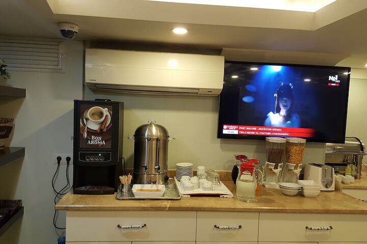 Breakfast/Coffee Service 21 of 30
