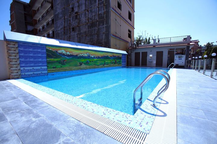 Pool 50 of 82