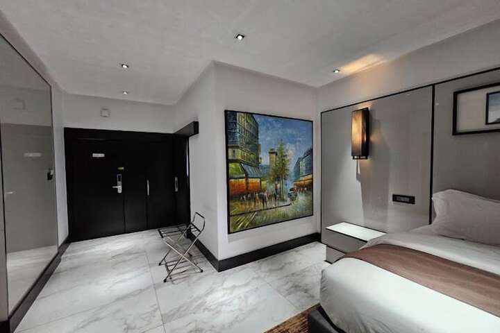 Room 8 of 63