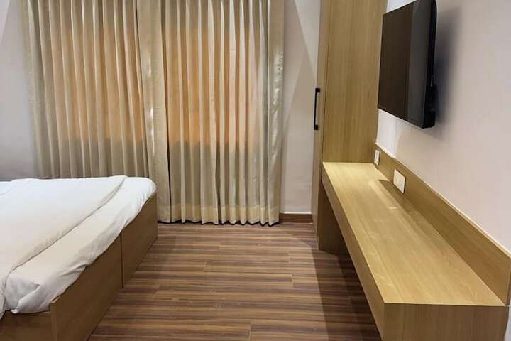 Room 13 of 47