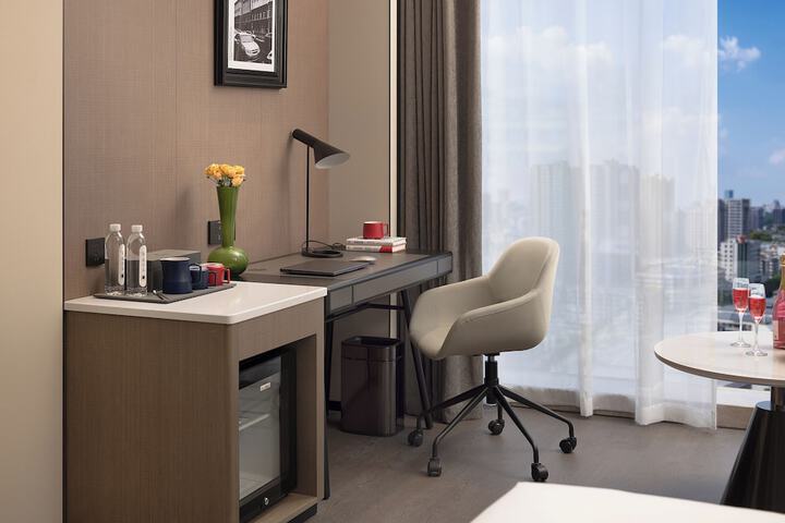 Room 13 of 48