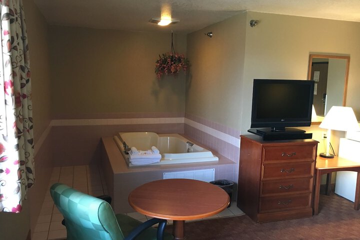 1 King Bed (5 of 16)