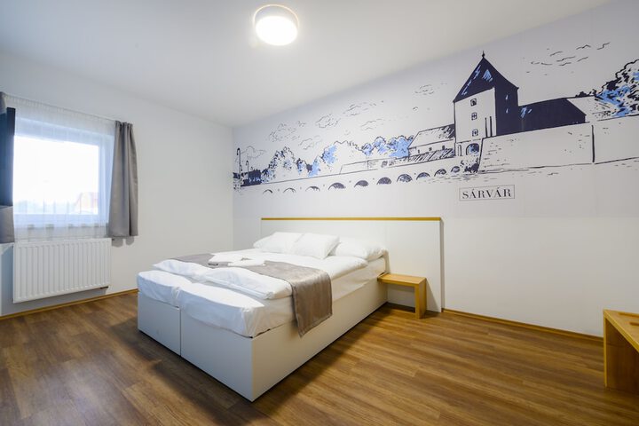 Room 7 of 32