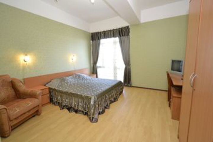 Room 9 of 30
