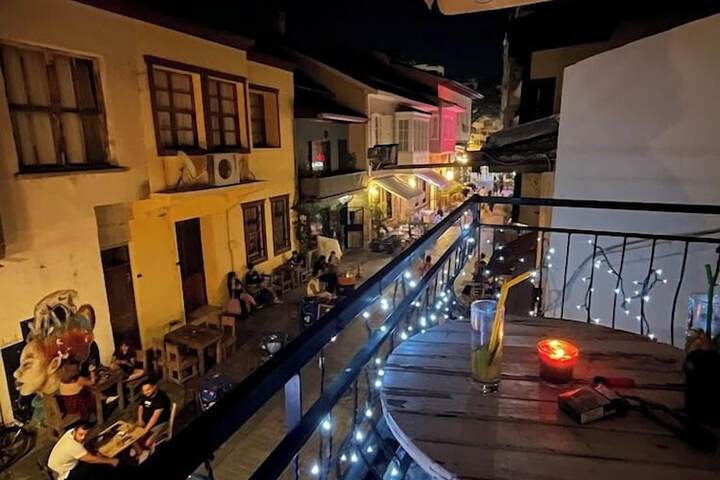 Callisto Pub & Kitchen & Hotel