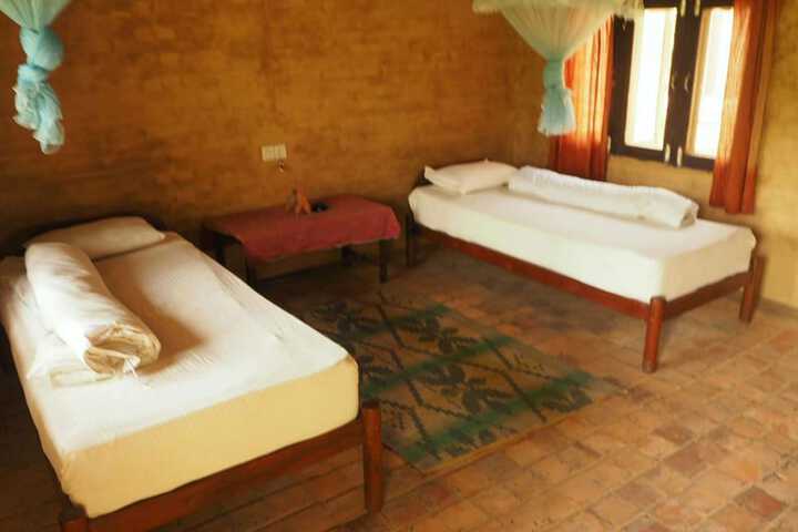 Room 4 of 6