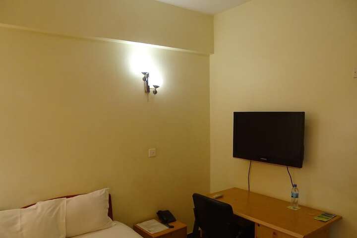 Room 13 of 43