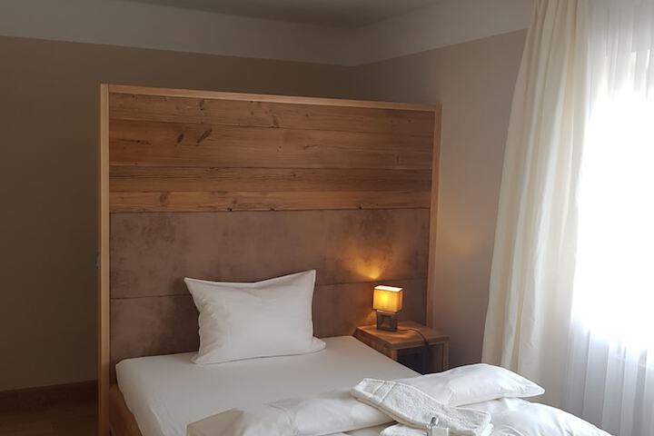 Room 4 of 12