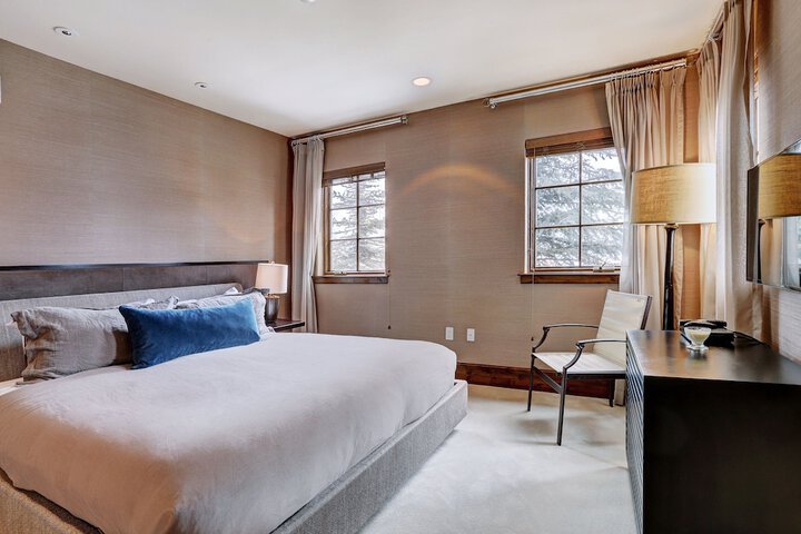 Room 52 of 302