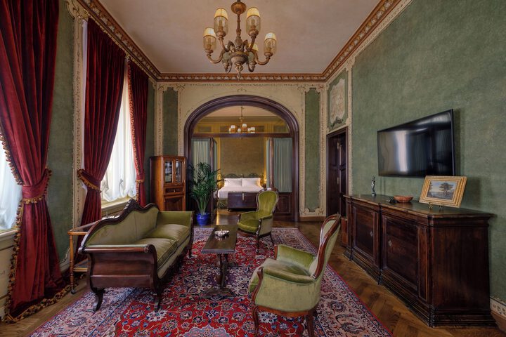 Room 82 of 181