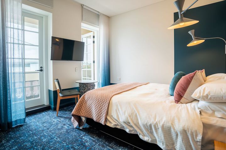 Room 8 of 17