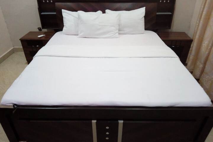 Room 4 of 30