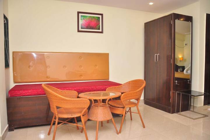 Room 8 of 27