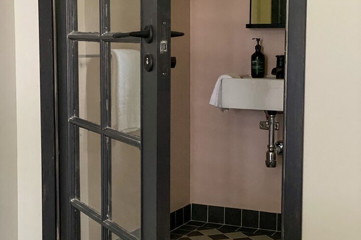 Room 10 of 20