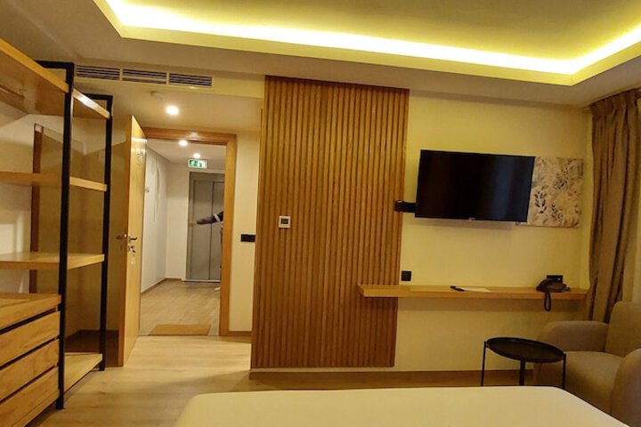 Room 17 of 84