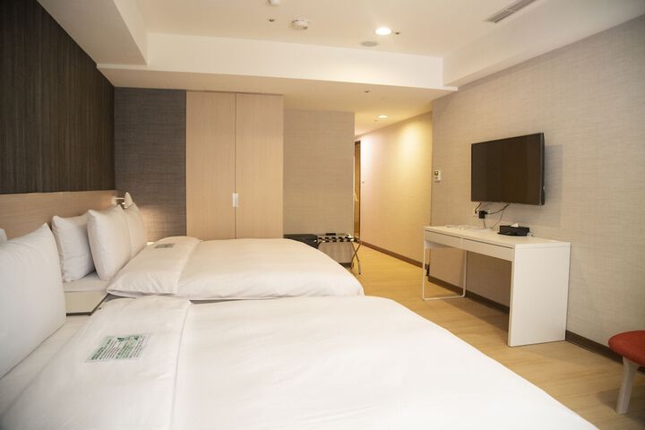 Room 8 of 31