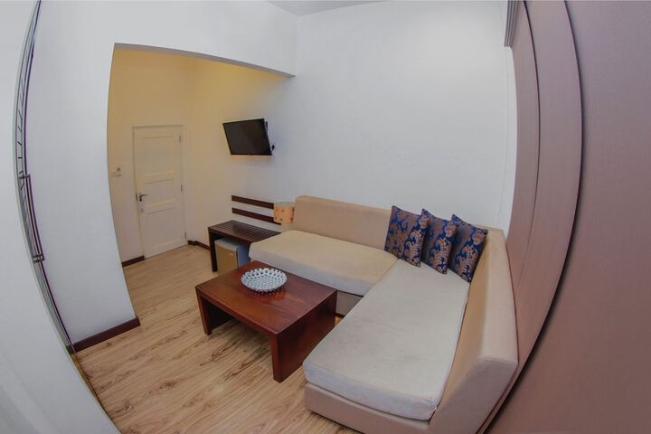 Room 9 of 36