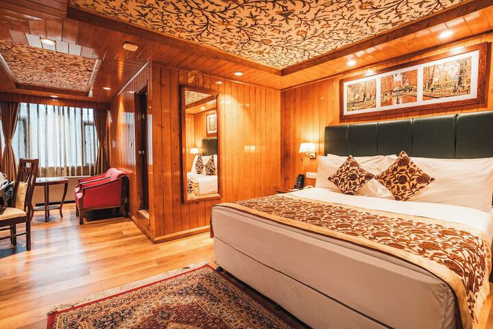 Room 10 of 27