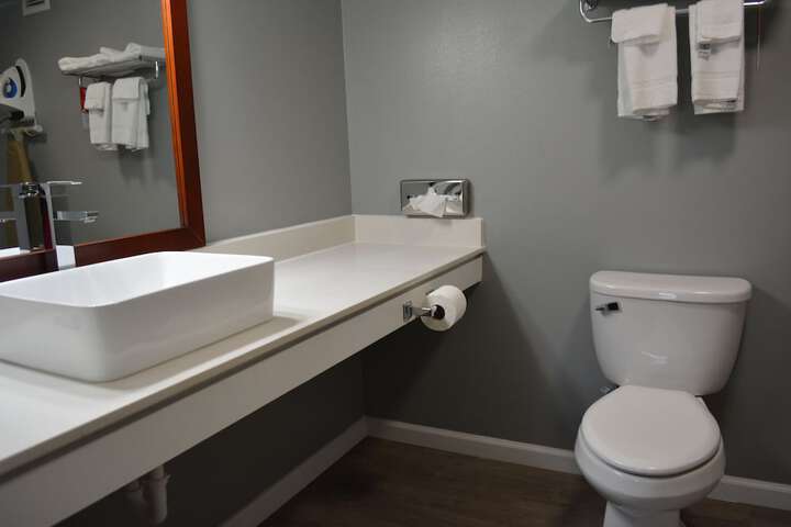 2 Queen Beds (3 of 6)