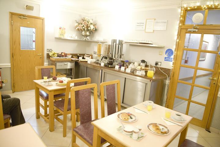Breakfast area