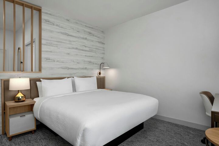 Room 8 of 34