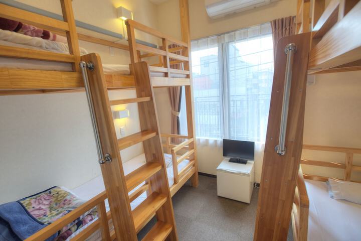 Room 9 of 38