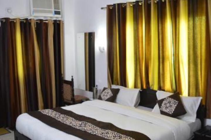 Hotel Priya