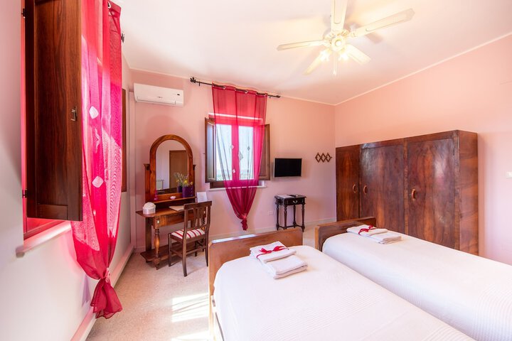 Room 15 of 127