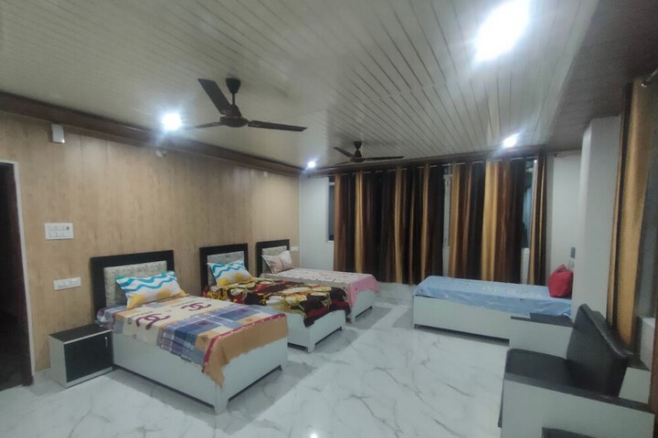 Room 7 of 10