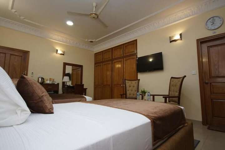 Room 17 of 48
