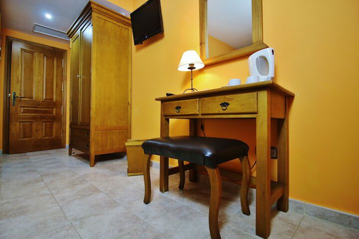 Room 9 of 49