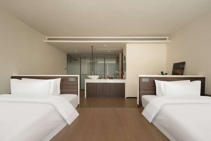 Room 44 of 68