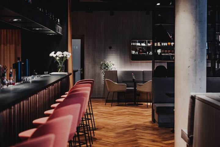 Lobby lounge