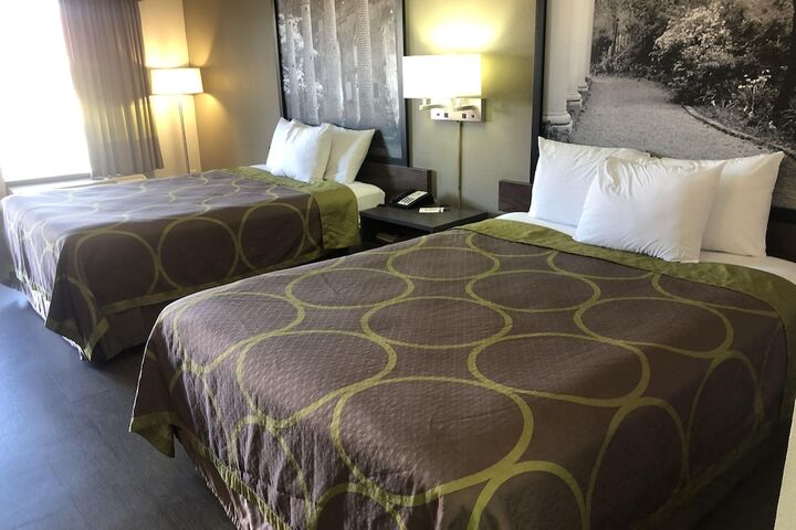 2 Queen Beds (11 of 15)