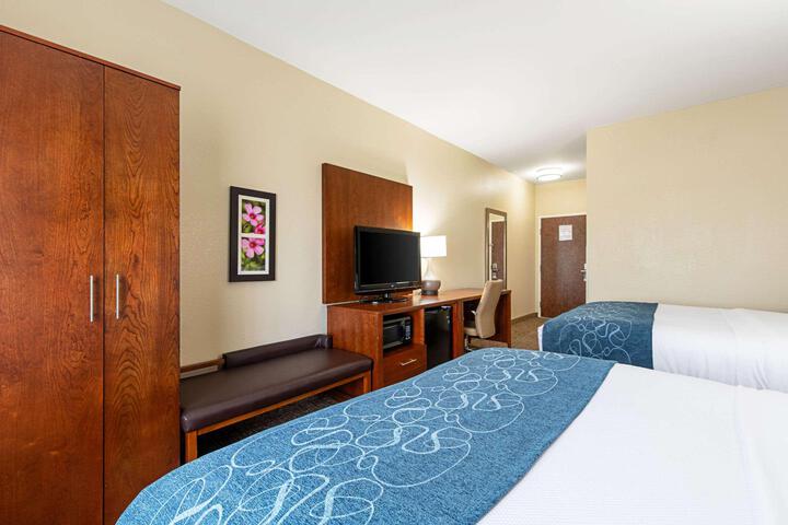 2 Queen Beds (2 of 13)