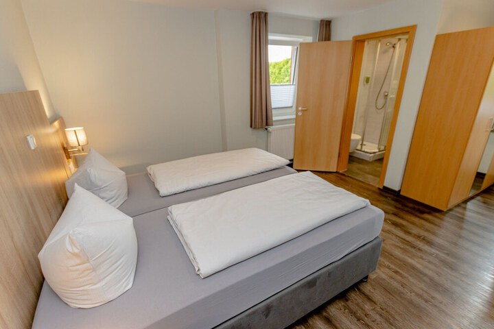 Room 25 of 66