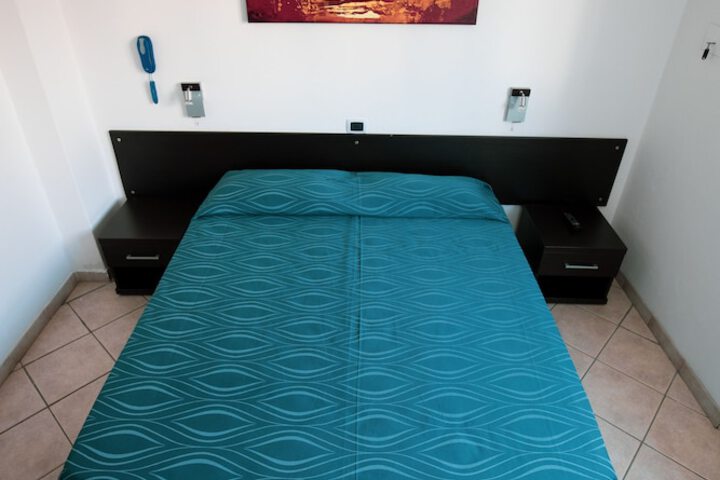 Room 10 of 37