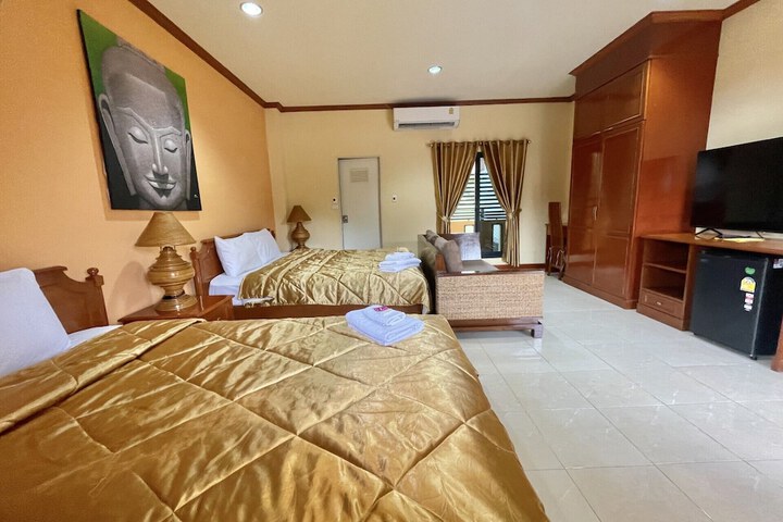 Room 11 of 19