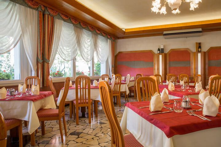 Dining Photos