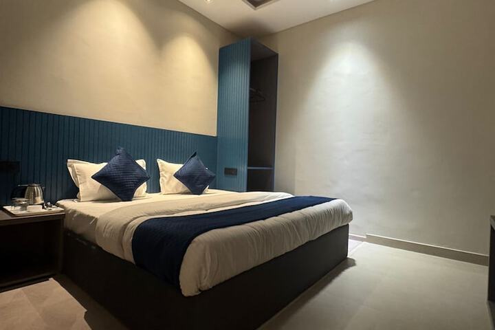 Room 9 of 26