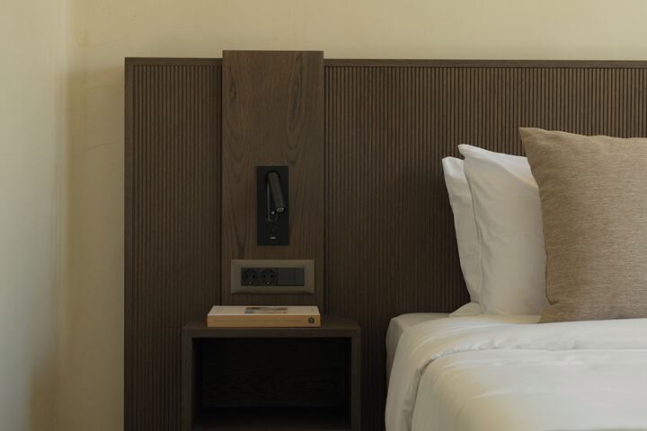 Room 42 of 252