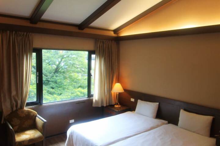 Room 4 of 123