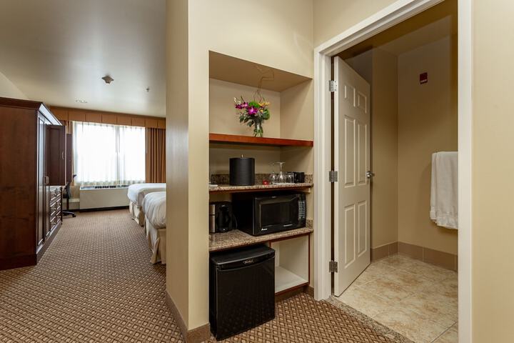 Executive 2 Queen Beds (1 of 7)