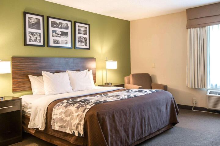 1 King Bed (1 of 7)