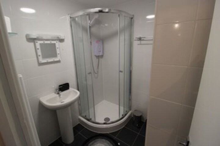 Room 2 of 10