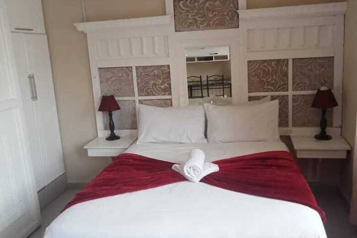 Room 10 of 28