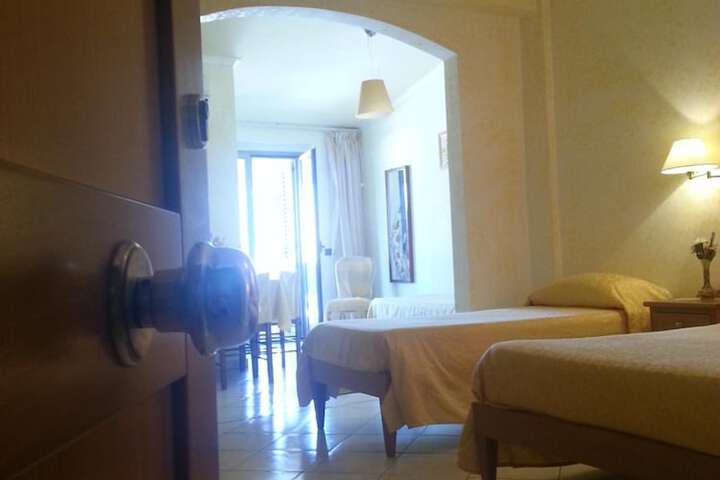 Room 18 of 48