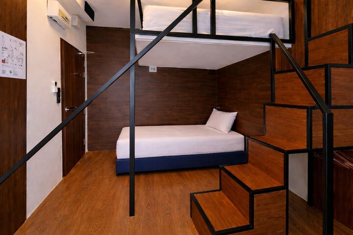Room 16 of 121
